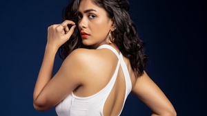 Mrunal Thakur, Bollywood actress, Indian actress, 4K wallpaper