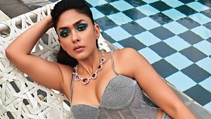 Mrunal Thakur, 2024, Indian actress, Bollywood actress, 4K wallpaper