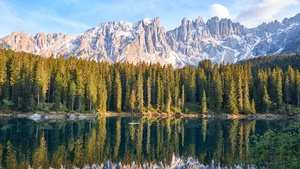 Karersee Lake, Mountain range, Snow covered, Reflection, Green Trees, Landscape, Scenery, Woodland, Forest, 4K wallpaper