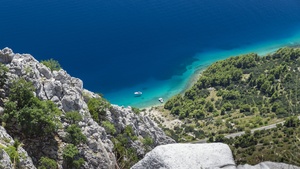 Cliff, Floating boats, Seascape, Clear water, Coastal, Ocean blue, Aerial view, Landscape, 4K wallpaper
