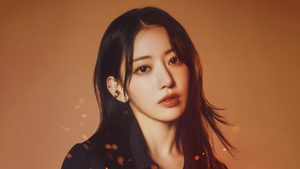 Sakura Miyawaki, Le Sserafim, Portrait, Brown background, 4K wallpaper
