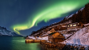 Aurora Borealis, Norway, Northern Lights, Wooden House, Landscape, River Stream, Night time, Snow covered, Mountains, Scenery, Stars, 4K wallpaper