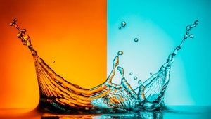 Splash, Water, Orange background, Macro, Light, 4K wallpaper