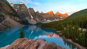 Moraine Lake, Valley of the Ten Peaks, Sunrise, Alpenglow, Alpine trees, Reflection, Landscape, Scenery, Mountain range, Blue Sky, Clear sky, 4K wallpaper