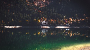 Italy, Lakeside, Wooden House, Green Trees, Reflection, Forest, Landscape, 4K wallpaper