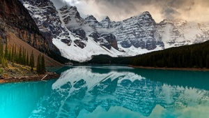 Banff National Park, Moraine Lake, Scenery, Mountains, Reflection, Snow covered, Forest, Alberta, Canada, 4K wallpaper