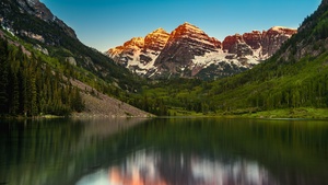 Maroon Bells, Elk Mountains, Colorado, United States, Maroon Lake, Alpenglow, Glacier mountains, Landscape, Scenery, Reflection, Blue Sky, Clear sky, 4K wallpaper