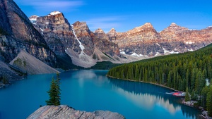Moraine Lake, Turquoise water, Valley of the Ten Peaks, Mountain range, Sunrise, Blue Sky, Clear sky, Alpine trees, Landscape, Scenery, 4K wallpaper
