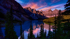 Moraine Lake, Aesthetic, Banff National Park, Valley of the Ten Peaks, Mountain range, Sunset, Alpine trees, Landscape, Scenery, 4K wallpaper
