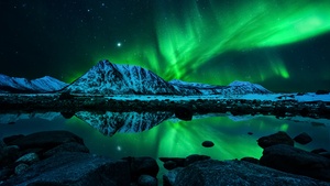 Aurora Borealis, Night, Northern Lights, Mountains, Cold, Lake, Reflection, Starry sky, 4K wallpaper