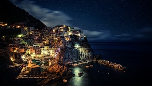 Manarola, Town, Cinque Terre, Night time, Seascape, Starry sky, Boats, Long exposure, Tourist attraction, 4K wallpaper
