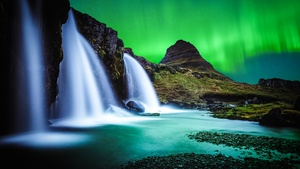 Kirkjufell, Aurora Borealis, Northern Lights, Iceland, Mountain, Waterfalls, Landscape, Water Stream, Long exposure, Dusk, Green Sky, Scenery, 4K wallpaper