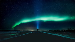 Aurora Borealis, Night time, Northern Lights, Standing Man, Light beam, Country road, Stars, Landscape, Horizon, Polar Lights, 4K wallpaper