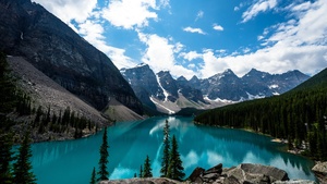 Moraine Lake, Canada, Alberta, Valley of the Ten Peaks, Banff National Park, Glacier mountains, Green Trees, Reflection, Blue Water, Blue Sky, Daytime, Landscape, Scenery, White Clouds, 4K wallpaper