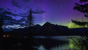 Lake Minnewanka, Aurora Borealis, Banff National Park, Alberta, Canada, Landscape, Dusk, Night time, Starry sky, Clouds, 4K wallpaper