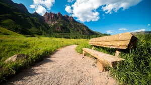 Park bench, Maroon Bells, Colorado, USA, Blue Sky, Clouds, Mountains, Pathway, Green Grass, Scenery, 4K wallpaper