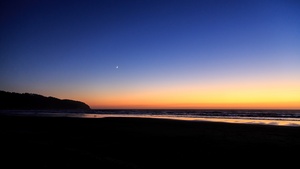 Sunset, Silhouette, Beach, Clear sky, Seascape, Ocean, Horizon, Landscape, Moon, 4K wallpaper