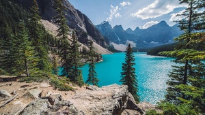 Moraine Lake, Summer, Canada, Banff National Park, Valley of the Ten Peaks, Turquoise water, Landscape, Mountain range, Clouds, Scenery, Sunny day, 4K wallpaper