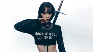 Kim Chaewon, Le Sserafim, K-pop singer, Katana girl, Korean singer, White background, 4K wallpaper