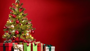 Christmas tree, Christmas decoration, Gifts, Christmas balls, Red background, Navidad, Noel, 4K wallpaper
