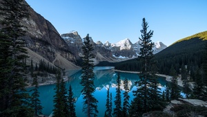 Moraine Lake, Glacier mountains, Canada, Valley of the Ten Peaks, Banff National Park, Green Trees, Reflection, Blue Water, Clear sky, Daytime, Landscape, Scenery, 4K wallpaper