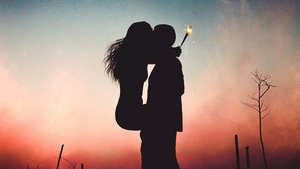 Couple, Backlit, Romantic kiss, Silhouette, Sunset, Pair, Together, Romance, First kiss, Sparklers, Crescent Moon, 4K wallpaper