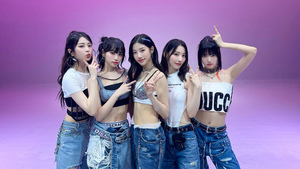 Le Sserafim, K-pop singers, Kim Chaewon, Sakura Miyawaki, Huh Yunjin, Kazuha, Hong Eunchae, Korean singers, Girl group, Purple background, 4K wallpaper