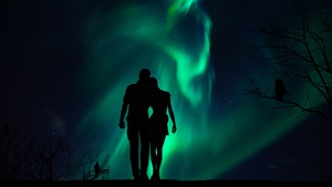 Couple, Aurora Borealis, Night, Romantic, Together, Silhouette, Northern Lights, 4K wallpaper