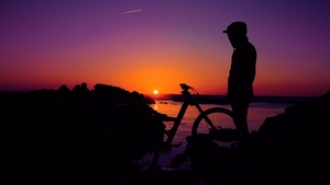 Sunset, Silhouette, Man, Hoodie, Evening, Dusk, Twilight, Horizon, Alone, 4K wallpaper