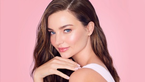Miranda Kerr, Portrait, Beautiful model, Pink background, 4K wallpaper