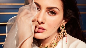 Amyra Dastur, Portrait, Indian actress, Bollywood actress, Traditional, Beautiful actress, 4K wallpaper
