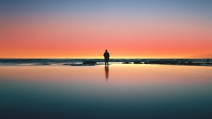 Horizon, Beach, Man, Alone, Sunset, Silhouette, Crescent Moon, Reflection, Kalaloch, 4K wallpaper