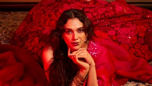Aditi Rao Hydari, Red aesthetic, Indian actress, Traditional, 4K wallpaper