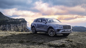 Bentley Bentayga V8, Luxury SUV, 4K wallpaper