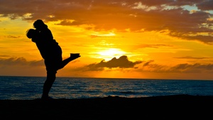 Couple, Mood, Romantic kiss, Sunset, Silhouette, Beach, Dawn, 4K wallpaper
