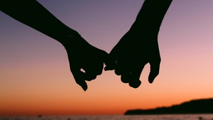 Hands together, Couple, Silhouette, Sunset, Romantic, 4K wallpaper