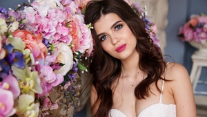 Beautiful girl, Fashion, Makeup, Flower bouquet, Portrait, 4K wallpaper