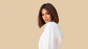 Khloe Kardashian, American celebrities, Desert sand background, 4K wallpaper
