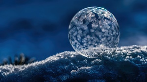 Frozen bubble, Winter snow, Soap Bubble, Macro, 4K wallpaper