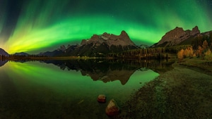 Northern Lights, Canada, Aurora, Lake, Mountains, Tree, Trees, Star, Nature, 4K wallpaper