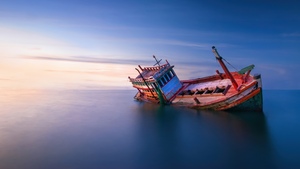 Abandoned, Fishing boat, Shipwreck, Sunset, Isolated, Horizon, Twilight, Lost, Blue Sky, 4K wallpaper