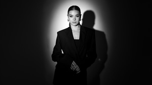 Hailee Steinfeld, Girls, Celebrities, Music, Monochrome, Black And White, 4K wallpaper
