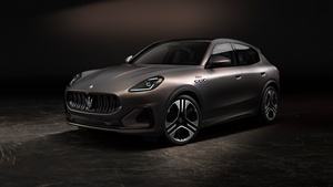 Maserati Grecale Folgore, Dark background, 4K wallpaper