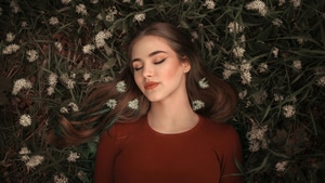 Grass, Girls, Model, 4K wallpaper