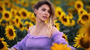 Girls, Model, Sunflowers, Field, 4K wallpaper