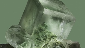 Google Pixel 8, Fluorite Crystal, Sapphire, Gemstone, Green abstract, 4K wallpaper
