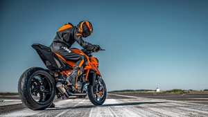 KTM 1390 Super Duke R, Naked bikes, 2024, Tarmac, Race track, 4K wallpaper