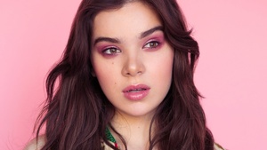 Hailee Steinfeld, Pastel pink, Portrait, 4K wallpaper