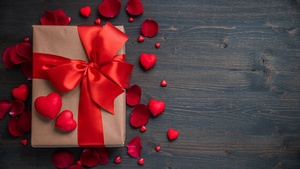 Gift box, Red hearts, Wooden background, Rose Petals, 4K wallpaper