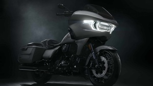 Cruiser motorcycle, Dark background, 4K wallpaper